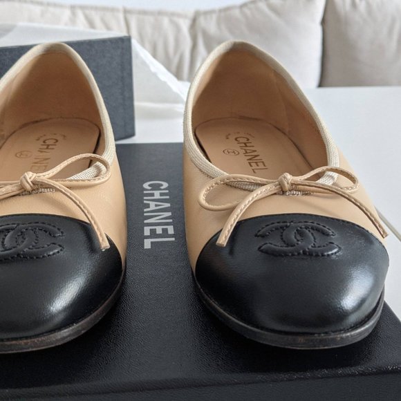 CHANEL Ballerinas in leather - Picture 10 of 12